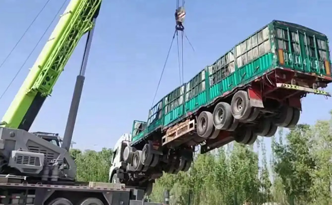 雅江道路脱困救援案例